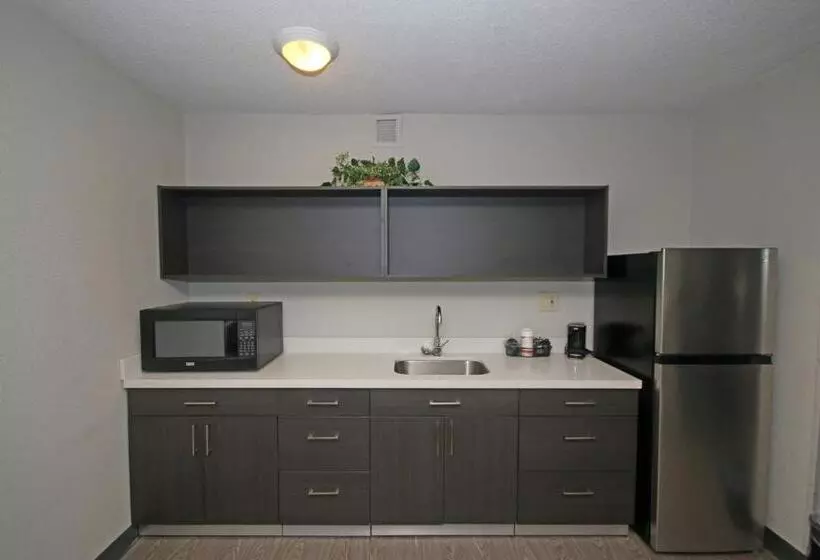 בית מלון כפרי Clarion Pointe Statesville