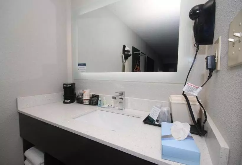 בית מלון כפרי Clarion Pointe Statesville