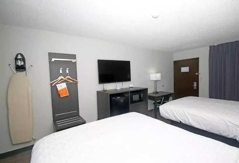 בית מלון כפרי Clarion Pointe Statesville