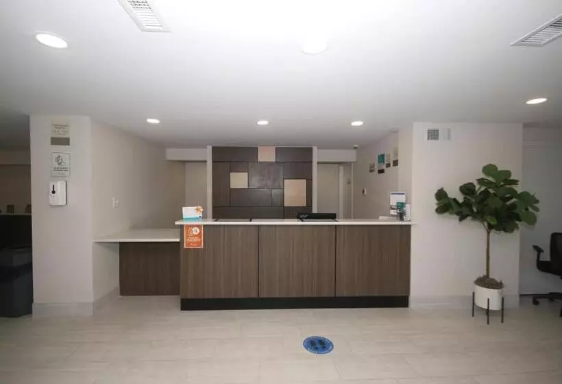 בית מלון כפרי Clarion Pointe Statesville