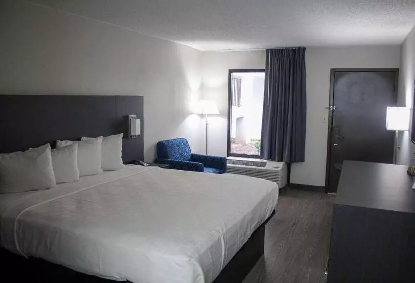 בית מלון כפרי Clarion Pointe Statesville