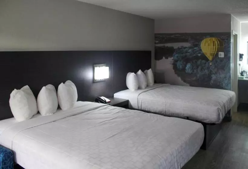 בית מלון כפרי Clarion Pointe Statesville