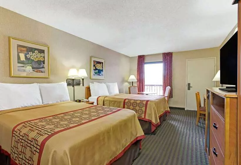 בית מלון כפרי Days Inn By Wyndham Wilson