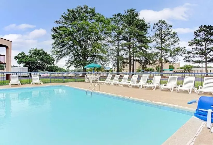 בית מלון כפרי Days Inn By Wyndham Wilson