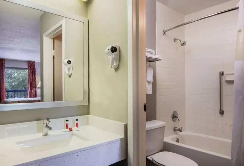 בית מלון כפרי Days Inn By Wyndham Wilson