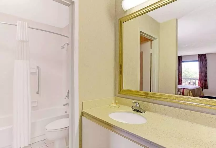 בית מלון כפרי Days Inn By Wyndham Wilson