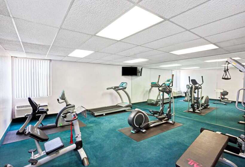 酒店 Days Inn & Suites By Wyndham Fullerton