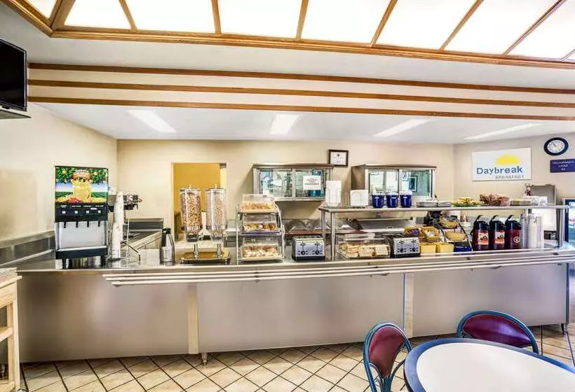 Otel Days Inn & Suites By Wyndham Fullerton