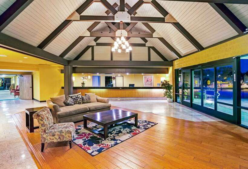 酒店 Days Inn & Suites By Wyndham Fullerton