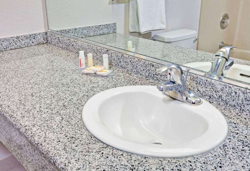 酒店 Days Inn & Suites By Wyndham Fullerton