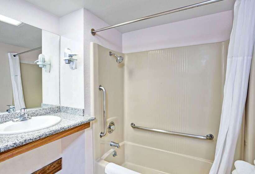 酒店 Days Inn & Suites By Wyndham Fullerton