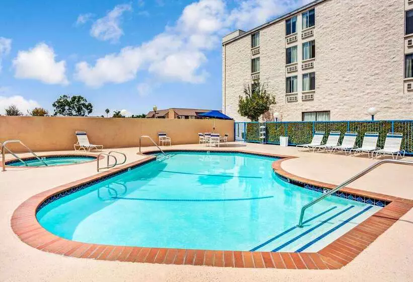 Otel Days Inn & Suites By Wyndham Fullerton