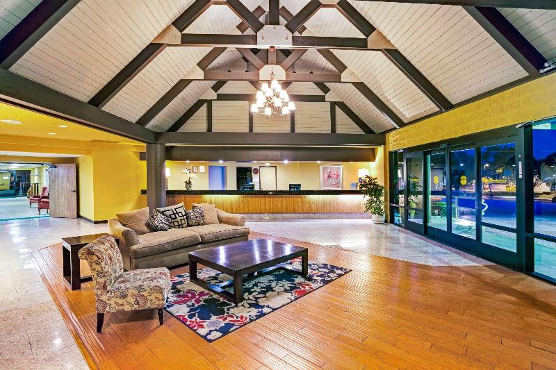 酒店 Days Inn & Suites By Wyndham Fullerton