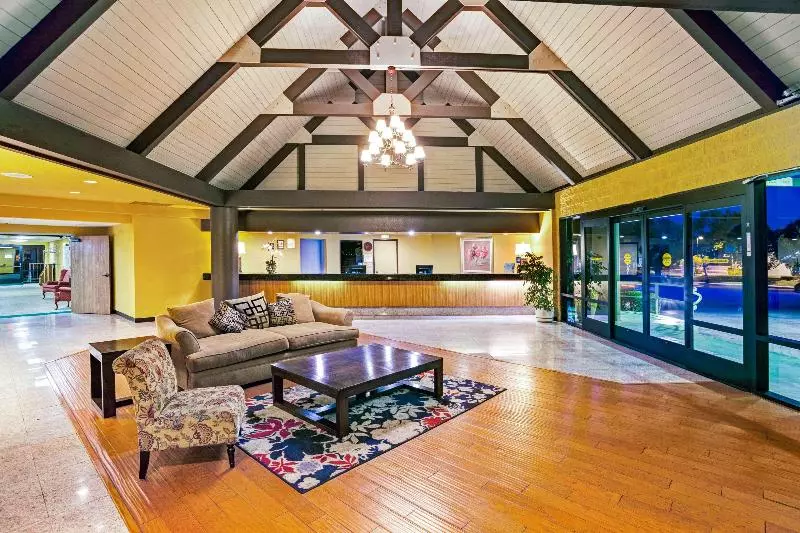 Otel Days Inn & Suites By Wyndham Fullerton