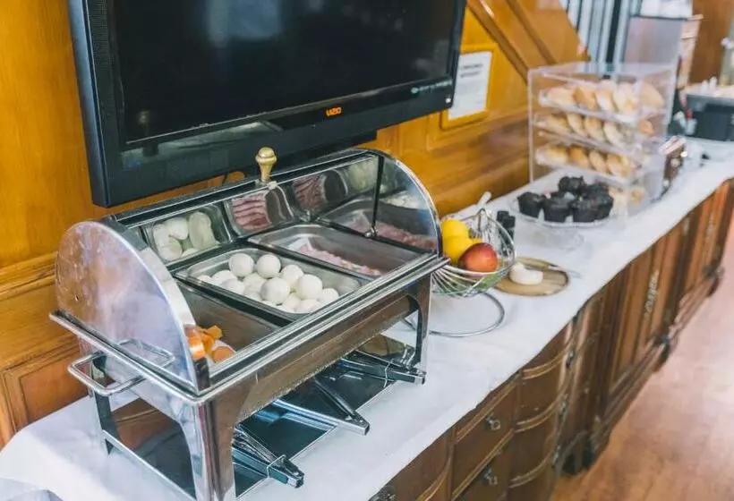 هتل Governors Inn