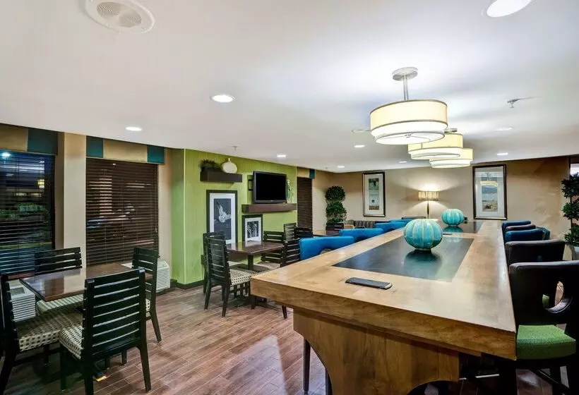 호텔 Hampton Inn Milford