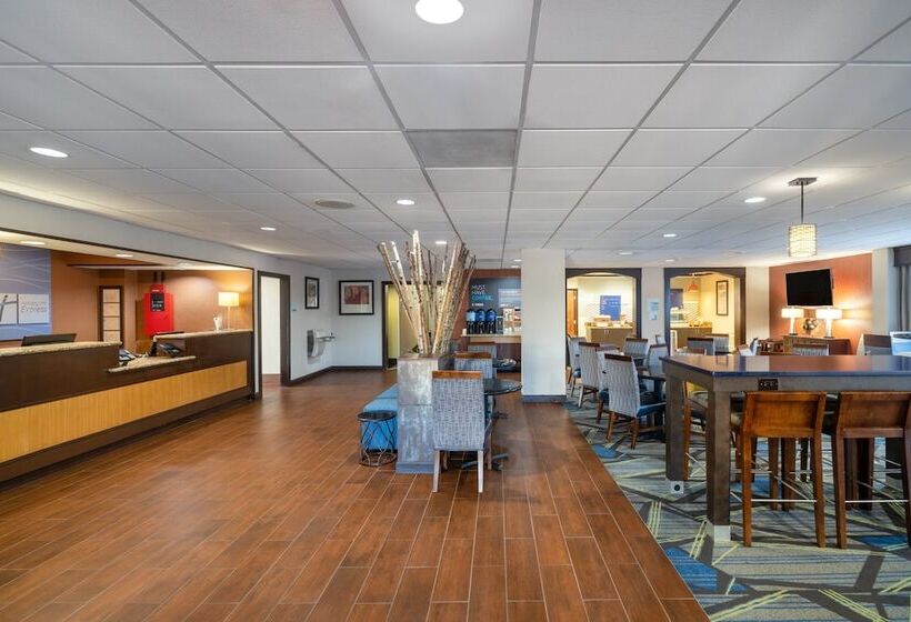 בית מלון כפרי Holiday Inn Express Forsyth, An Ihg