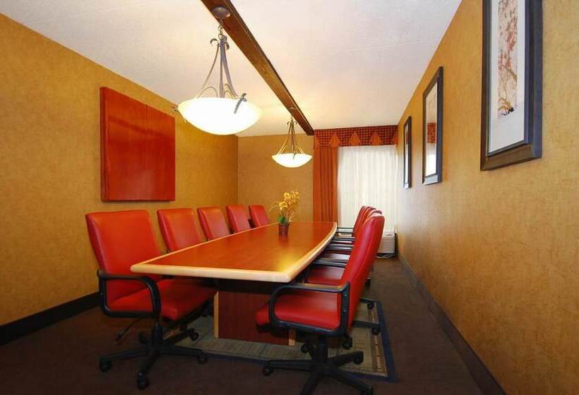 בית מלון כפרי Holiday Inn Express Forsyth, An Ihg