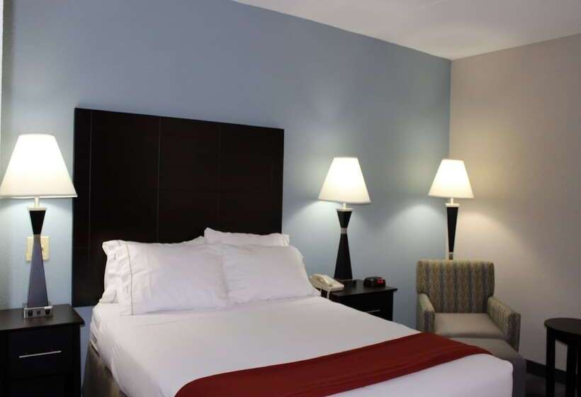 בית מלון כפרי Holiday Inn Express Forsyth, An Ihg