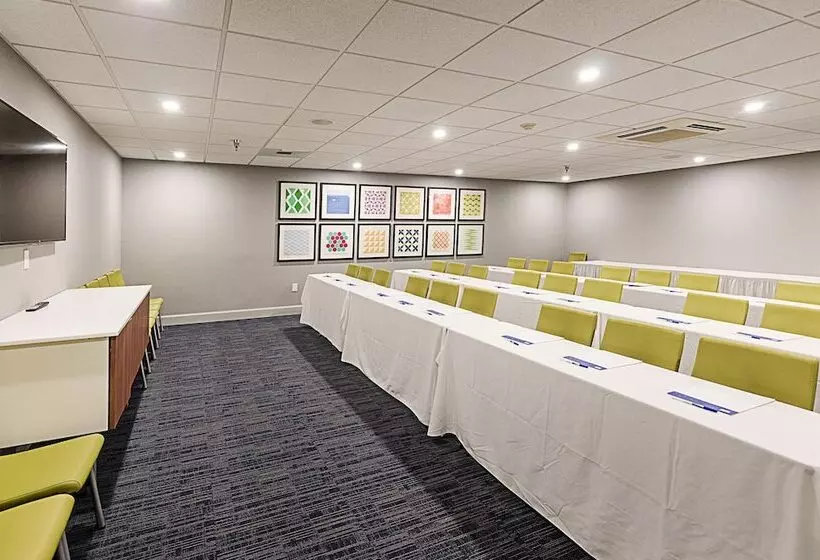 Отель Holiday Inn Express Lexington By Ihg