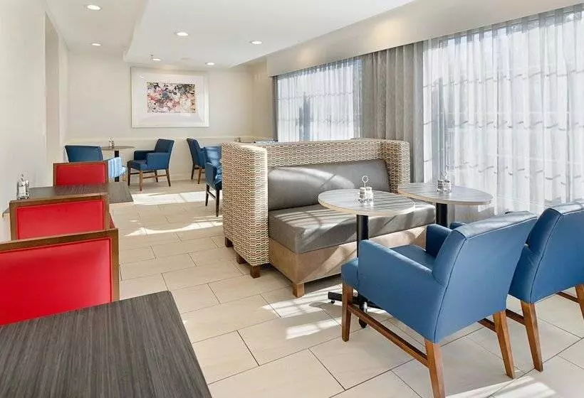 Отель Holiday Inn Express Lexington By Ihg