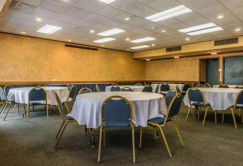 Отель Quality Inn