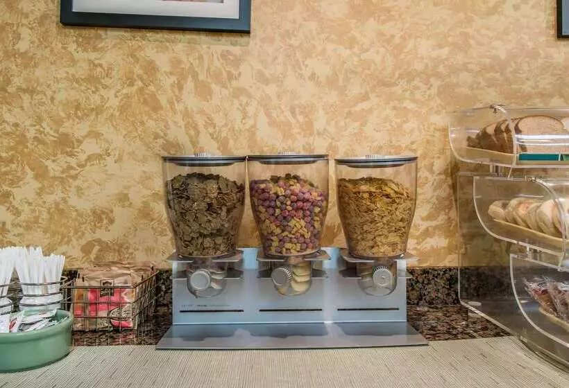 Отель Quality Inn