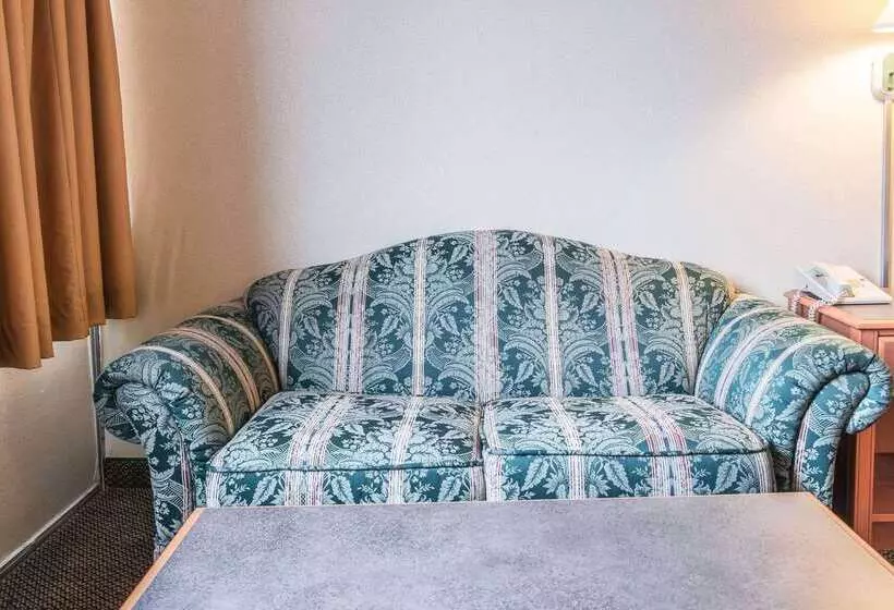 Отель Quality Inn