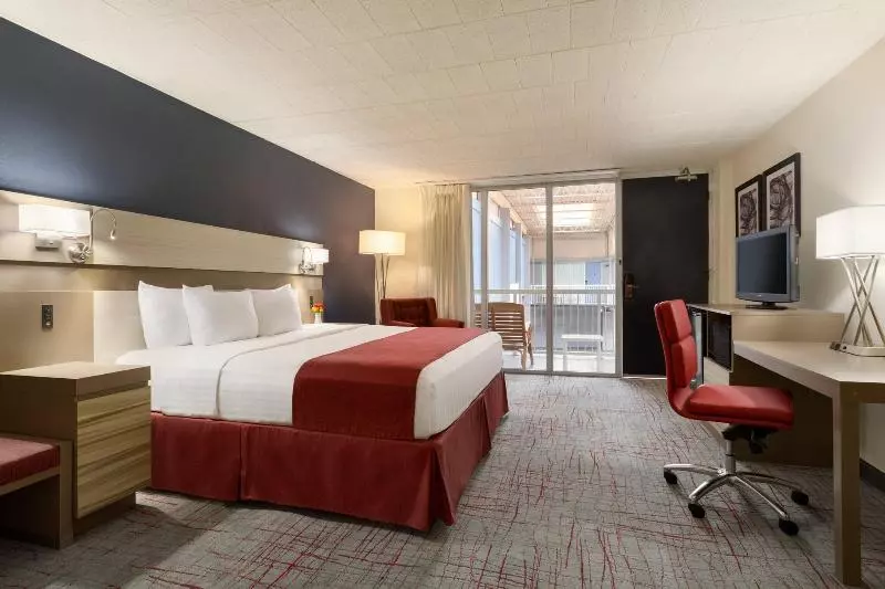 Hotel Ramada By Wyndham Clarion