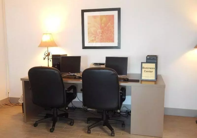 Hotel Ramada By Wyndham Clarion