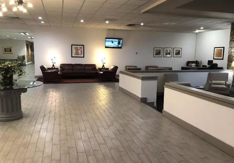 Hotel Ramada By Wyndham Clarion