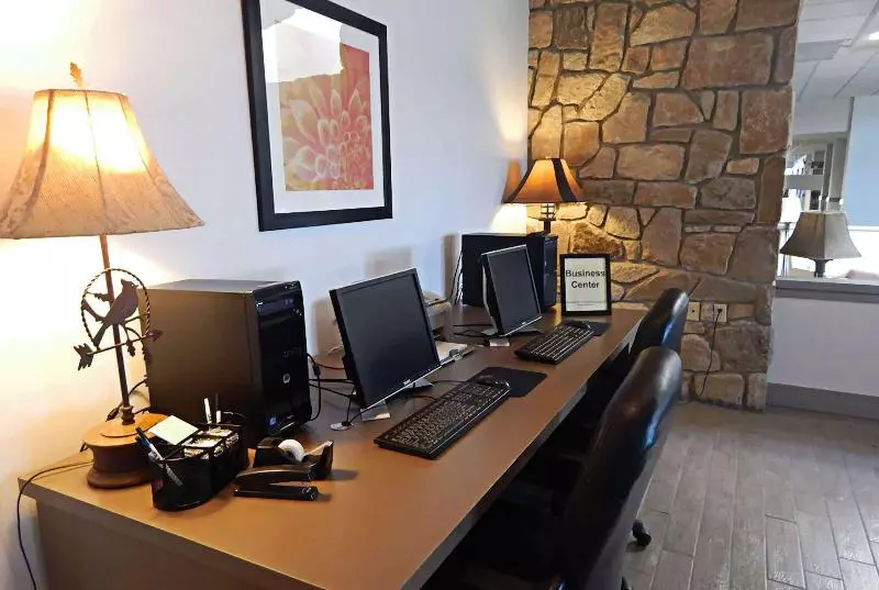 Hotel Ramada By Wyndham Clarion