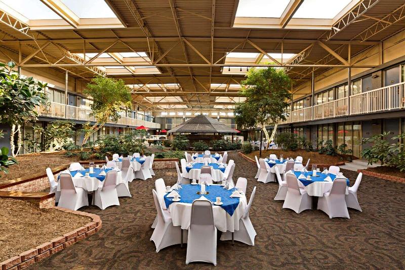 호텔 Ramada By Wyndham Clarion