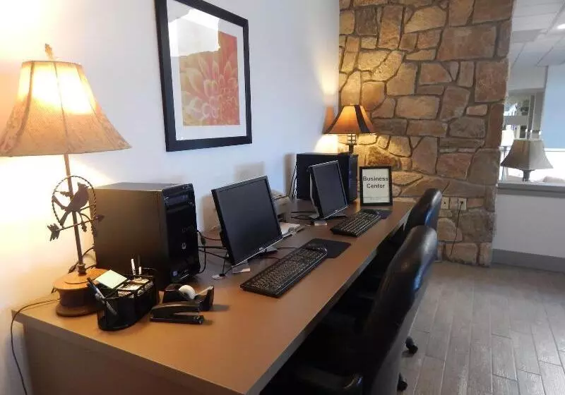 Hotel Ramada By Wyndham Clarion