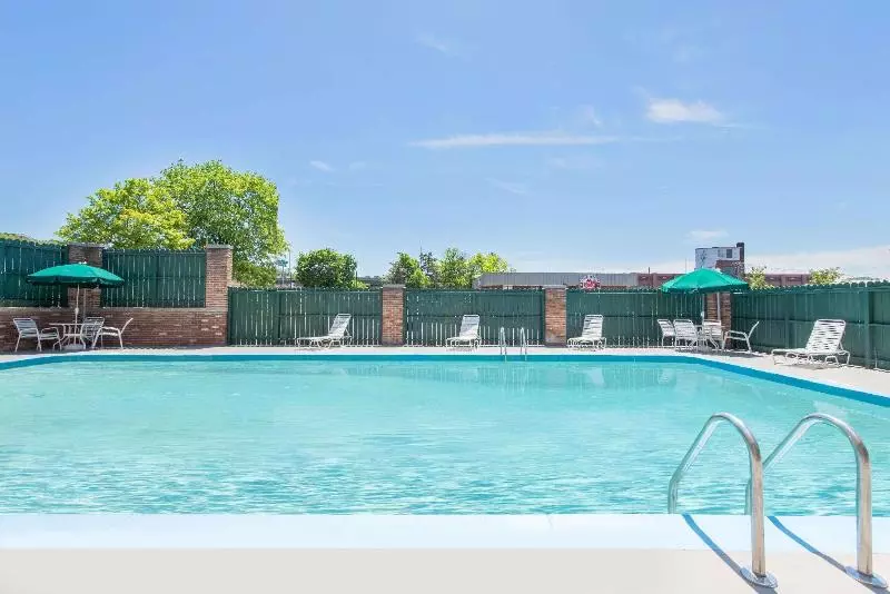 Otel Ramada By Wyndham Cumberland Downtown