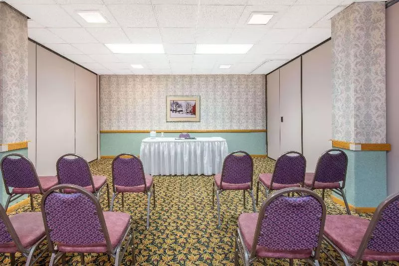 Otel Ramada By Wyndham Cumberland Downtown