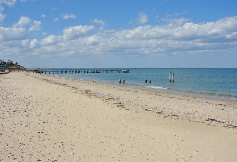 בית מלון כפרי The Harborside Inn