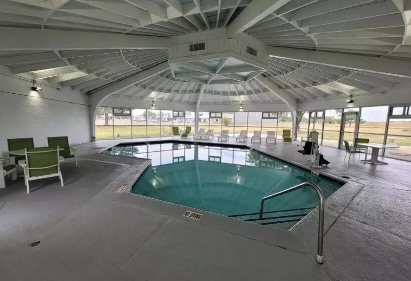 فندق Wingate By Wyndham Wichita Airport