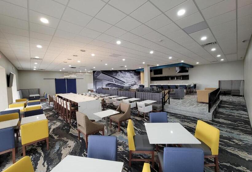 فندق Wingate By Wyndham Wichita Airport