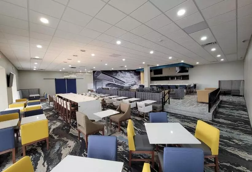 فندق Wingate By Wyndham Wichita Airport