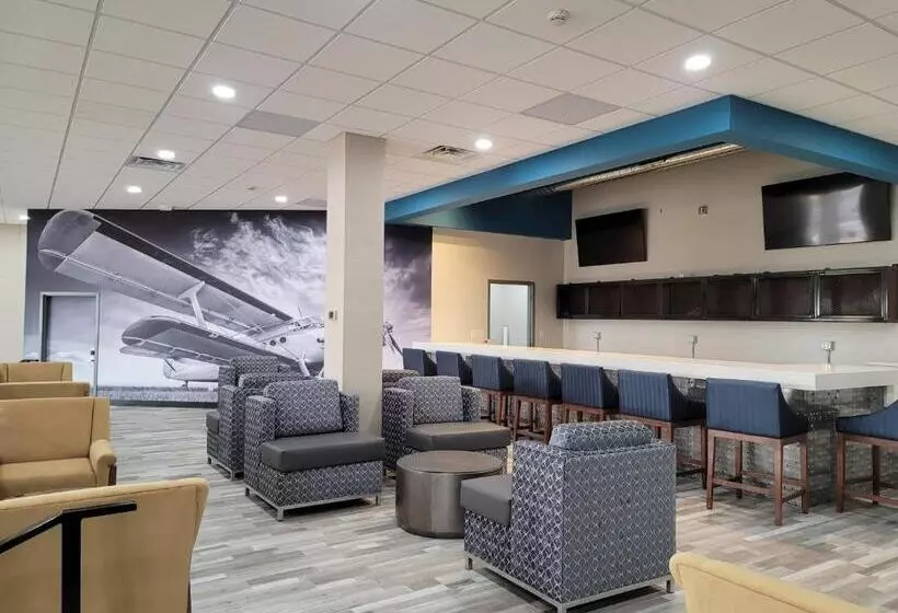 فندق Wingate By Wyndham Wichita Airport