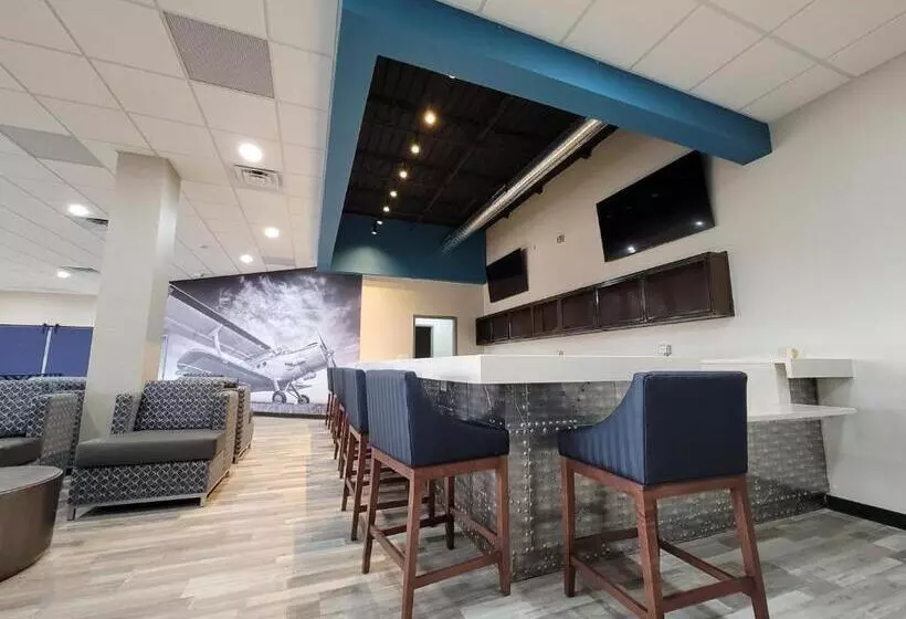 فندق Wingate By Wyndham Wichita Airport