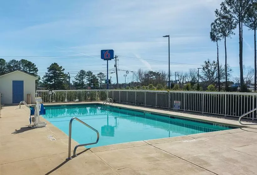 Motel 6newnan, Ga