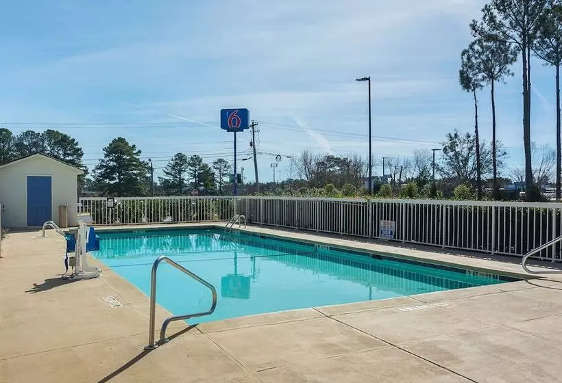 Motel 6newnan, Ga