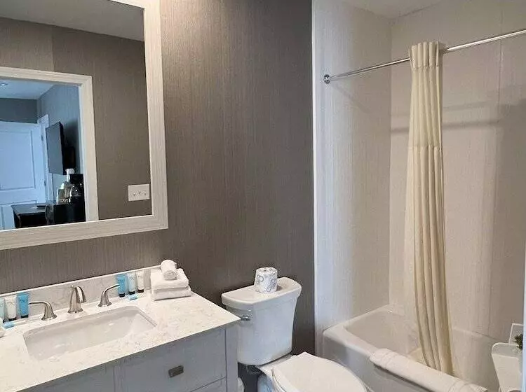 The Georgian Lakeside Resort