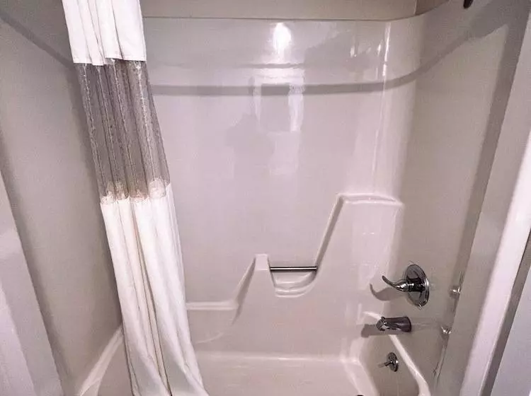 The Georgian Lakeside Resort