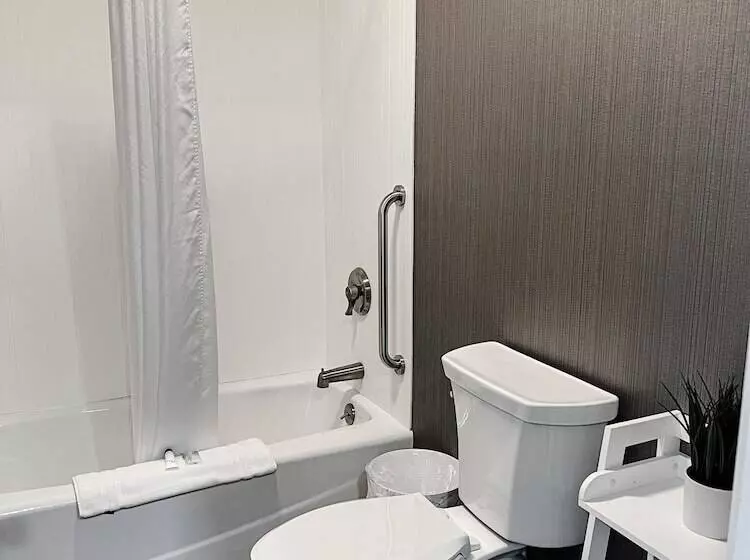 The Georgian Lakeside Resort