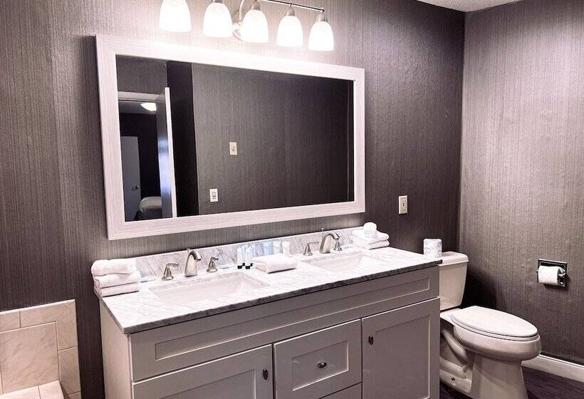 The Georgian Lakeside Resort