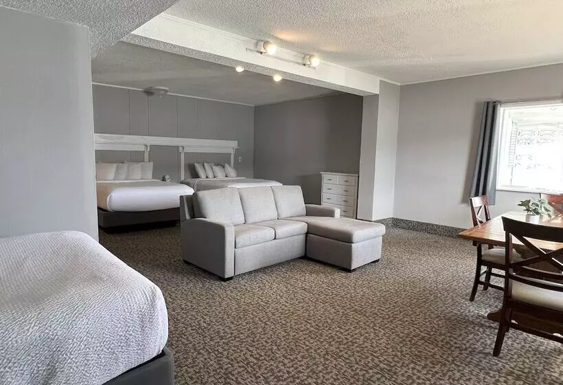 The Georgian Lakeside Resort