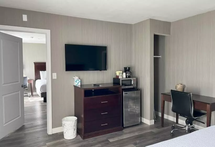 The Georgian Lakeside Resort